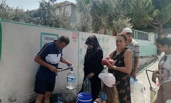 İzmir'de belediyecilik rezaleti! CHP suyu akmayan ilçede suya zam yaptı!