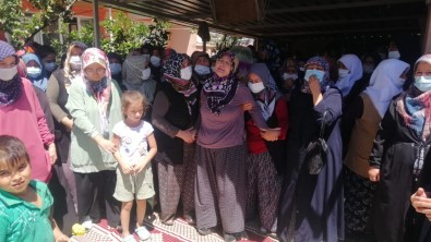 Çamur Altinda Kalan Isçiye Gözü Yasli Veda