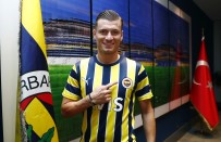 Fenerbahçe, Ezgjan Alioski Ile 1 Yillik Sözlesme Imzaladi