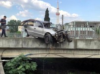 Köprünün Korkuluklari Otomobile Ok Gibi Saplandi Açiklamasi 1 Yarali