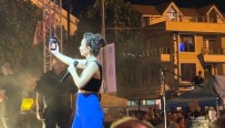 Sanatçi Fatma Turgut Konserine Gelemeyen Hayranina Sürpriz Yapti