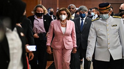 Savaş çıkaracak ziyaret! Nancy Pelosi'nin uçağı Tayvan'a indi!