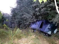 Sivas'ta Otomobil Dere Yatagina Uçtu Açiklamasi 3 Yarali