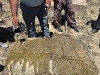 Üzerinde Insan Figürleri Bulunan Tas Ilgi Odagi Oldu