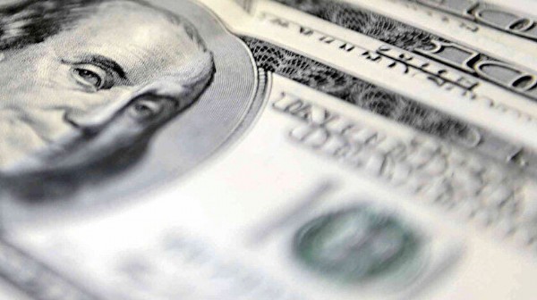 Türkiye'nin önündeki en büyük engel döviz stokçuları!