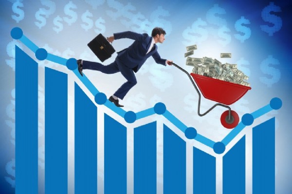 Türkiye'nin önündeki en büyük engel döviz stokçuları!