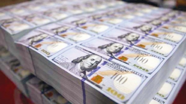 Türkiye'nin önündeki en büyük engel döviz stokçuları!