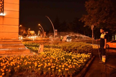 Baskentte Gece Temizlik Timleri Is Basinda