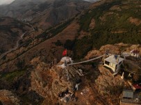 Istanbul'un Stresinden Kurtulmak Için Dag Evinde Asma Köprüyle Seyir Terasi Olusturdu