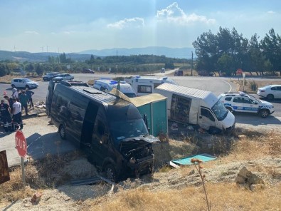 Kirkagaç'ta Iki Otomobil Çarpisti Açiklamasi 9 Yarali