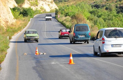 Manisa'da yere dökülen yağı fark etmeyen sürücüler peş peşe kaza yaptı! Aynı yerde üç kaza!