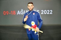 Büyüksehirin Sporcusuna Bronz Madalya