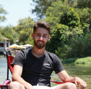 Feci Kaza Öncesi IHA Muhabirlerinin Yardim Etmeye Çalistigi Baba Ve Oglu Topraga Verildi