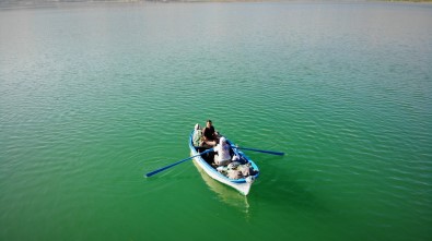 33 Yillik Esiyle 15 Yildir Sirt Sirta Vererek Balik Avina Çikiyor