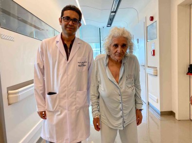 90 Yasinda Böbreginden 8,5 Santimlik Kitle Çikti