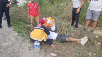 Kontrolden Çikan Motosiklet Devrildi, Sürücüsü Yaralandi