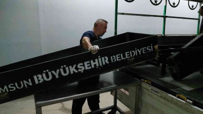 Samsun'da 7. Katin Balkonundan Düsen 1,5 Yasindaki Çocuk Hayatini Kaybetti