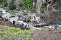 Trabzon'da araç dereye yuvarlandı: 6 yaralı