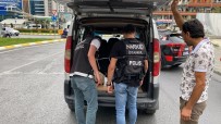 Istanbul'da Polisten Narkotik Dar Alan Uygulamasi