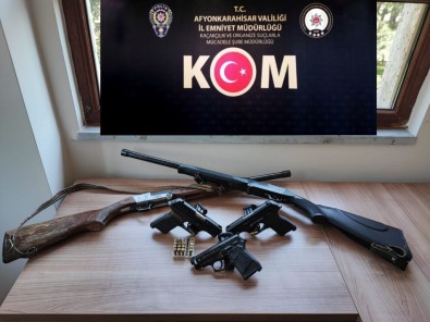 Silah Kaçakçilarina Yönelik Operasyonda 5 Kisi Gözaltina Alindi