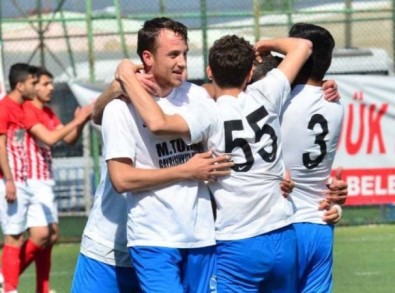 Trafik Kazasinda Hayatini Kaybeden Futbolcu Için Lokma Hayri