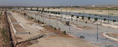 Batman Istiklal Parki'nda Çalismalarin Yüzde 75'I Tamamlandi