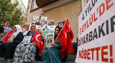 Diyarbakır annelerinden 'evlat nöbetlerine' destek çağrısı! 'Dünya sesimizi duysun'