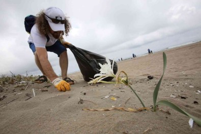 Kiyi Temizliginde Kilolarca Atik Toplandi
