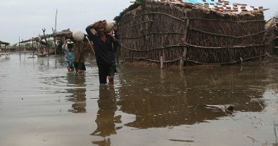 Pakistan'da şiddetli yağışlar can aldı!