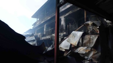 Soguk Hava Deposundaki Yanginda 9 Daire Ve 100 Ton Portakal Zarar Gördü