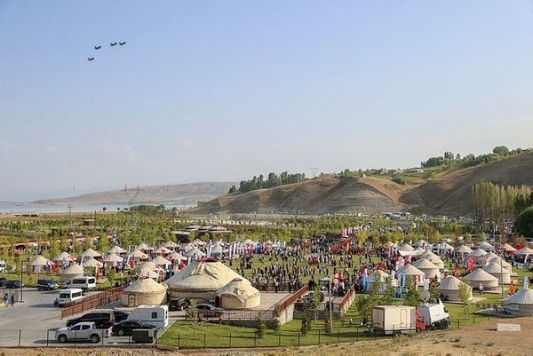 Türklere Anadolu'nun kapılarını açan zafer! Malazgirt'in 951. yılı kutlamalarına Başkan Erdoğan ve MHP Lideri Devlet Bahçeli de katılacak!