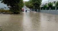 Arnavutköy'de Yagis Nedeniyle Sokak Göle Döndü