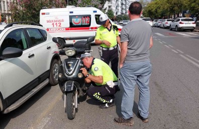 Devrilen Elektrikli Bisiklet Sürücüsü Yaralandi