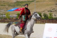 Kadin Biniciler Atli Gösterilere  Damga Vurdu