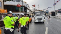 Taksim'de Taksi Ve Dolmuslar Denetlendi, Kurallara Uymayanlara Ceza Yagdi