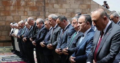 Başkan Erdoğan, cuma namazını Malazgirt'te kıldı