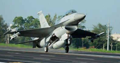 Dünya diken üstünde! Çin'e ait savaş uçağı ve gemiler Tayvan çevresinde