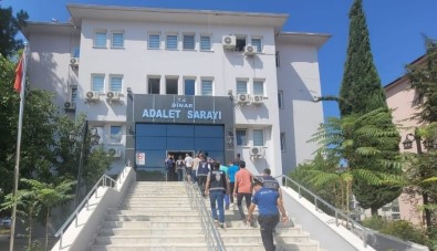 Silahli, Tasli Sopali Kavgaya Karisan 15 Kisiden 11'I Tutuklandi