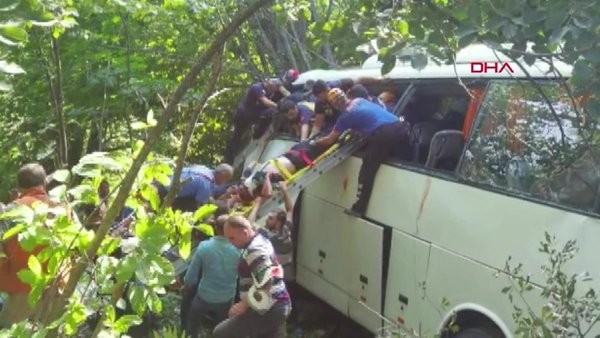 Bursa'da tur otobüsü şarampole yuvarlandı: Ölü ve yaralılar var