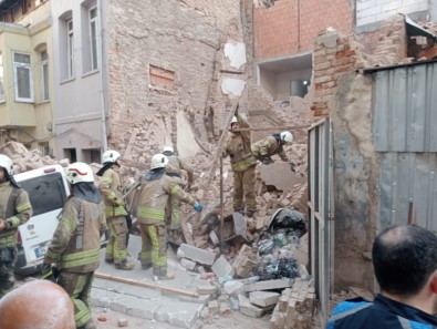 Beyoglu'nda 4 Katli Metruk Bina Çöktü