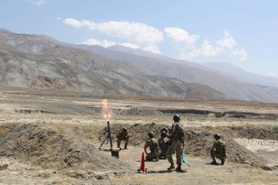 Erzincan'da Sözlesmeli Erler Egitimden Geçti