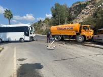 Manavgat'ta Zincirleme Trafik Kazasi Açiklamasi 1 Yarali Haberi