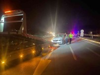 Otobüsün Çarptigi Otomobilde Iki Kisi Yaralandi