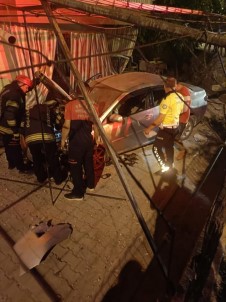 50 Metre Fren Yapan Otomobil Bahçeye Uçtu