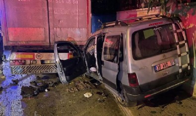 İstanbul'da korkunç kaza: Kontrolden çıkan araç dehşet saçtı, 2'si ağır 4 kişi yaralandı