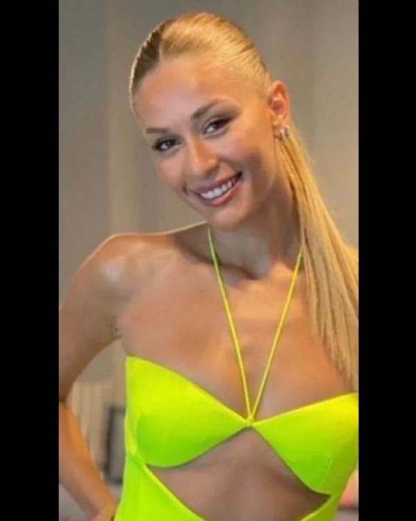 Sevgilisiyle düğüne katıldı