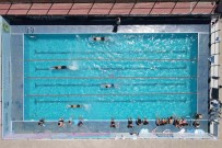 Bin 570 Metre Rakimdaki Havuzda Yüzmeyi Ögreniyorlar