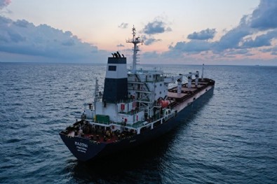 Dünyanın yakından takip ettiği tahıl gemisi Lübnan'a doğru yola çıktı
