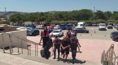 Jandarmanin Operasyonunda Yakalanan 5 Kisi Tutuklandi