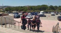 Jandarmanin Operasyonunda Yakalanan 5 Kisi Tutuklandi